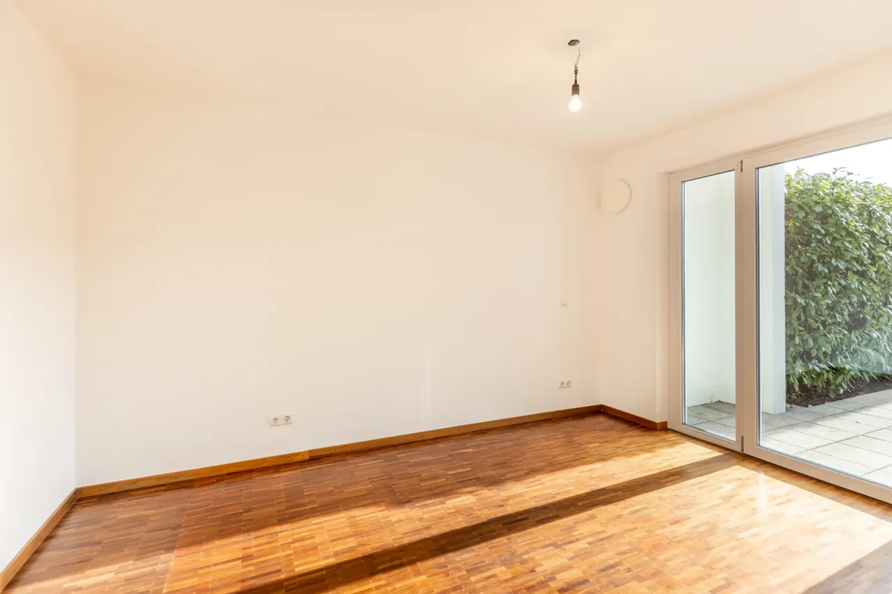 Empty room vs Staged room